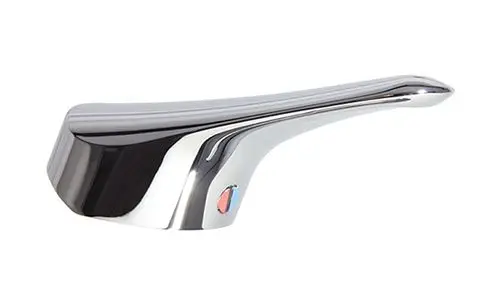 Chromfarbener Wasserhahn-Griff von Ideal Standard, leicht geschwungene Form mit rotem und blauem Farbfehler zur Temperaturanzeige.